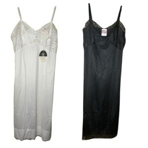 Sans Souci NWT Vintage Lace Detail 70s Slip Bundle